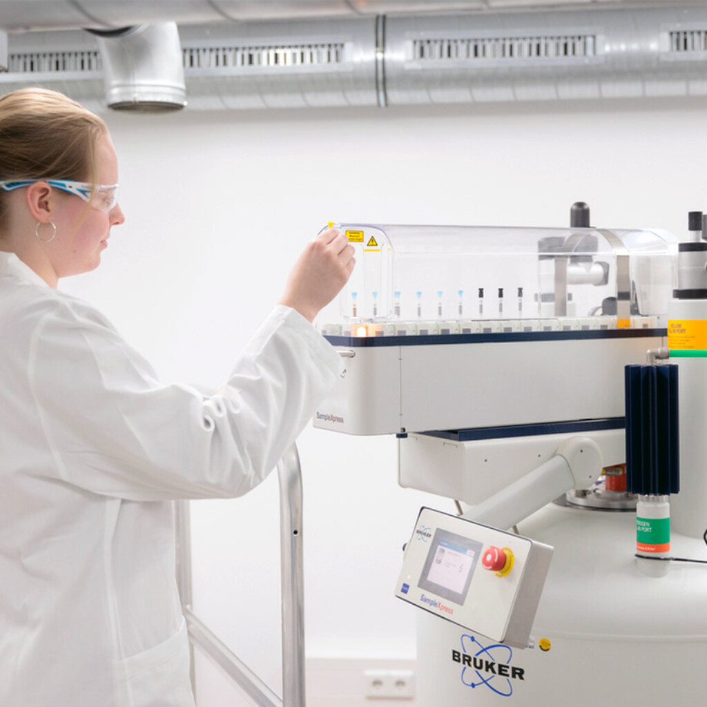 dil-ev-sicherheit-authentizitaet-chemische-analytik-Modernes-NMR-System